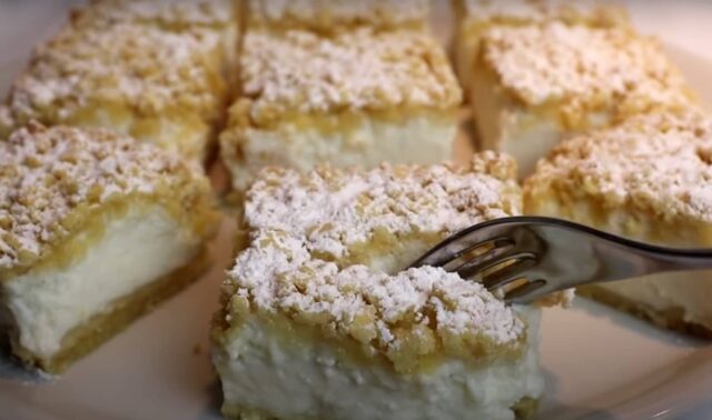 Recept na jogurtový koláč s posýpkou