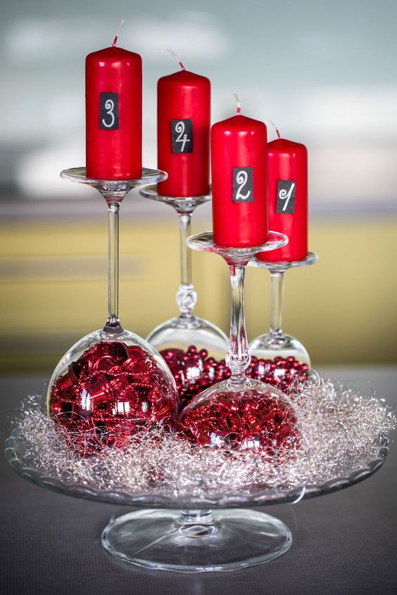 Rychlá a levná vánoční výzdoba: Využijte sklenice na víno