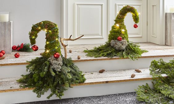 Vytvořte si venkovního vánočního skřítka z větviček jehličí a přírodního materiálu