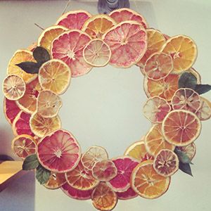 Krásné dekorace vytvořené z pomerančů a pomerančové kůry – úžasně provoní celou domácnost