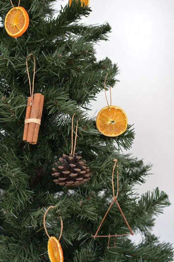 Vyrobte si letos vlastní ozdoby na vánoční stromek! Jednoduché nápady a inspirace Vyrobte si letos vlastní ozdoby na vánoční stromek! Jednoduché nápady a inspirace