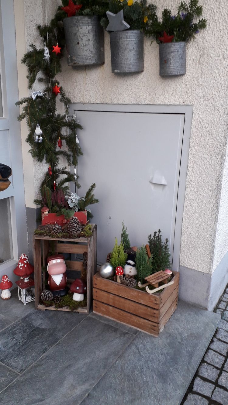 Vánoční dekorace na poslední chvíli: Využili jsme obyčejnou dřevěnou přepravku!
