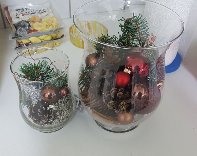 Vánoční dekorace ze skleněné vázy