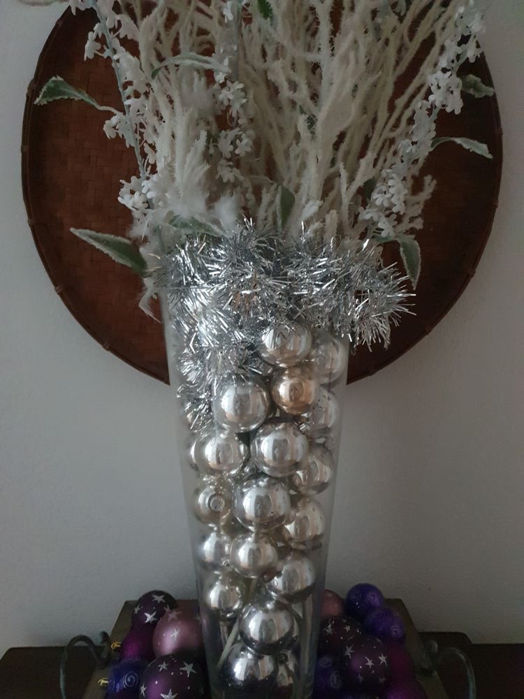 Vánoční dekorace ze skleněné vázy