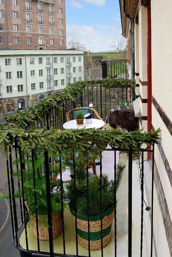Jak vyzdobit balkon a parapety