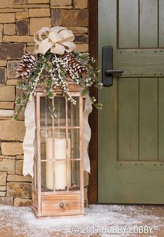 Proměňte obyčejnou lucernu v překrásnou dekoraci na zimní měsíce