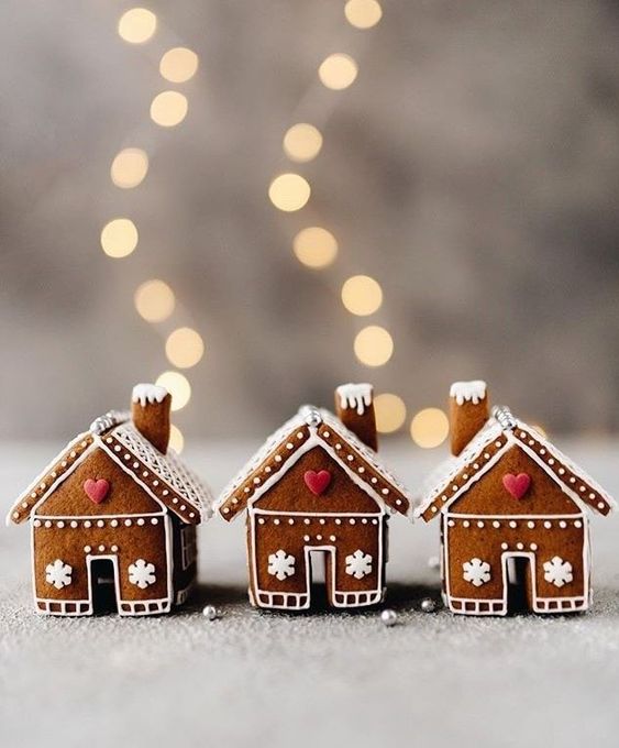Dekorace z vánočních perníčků – Vytvořte si z nich věnce, řetězy i ozdoby