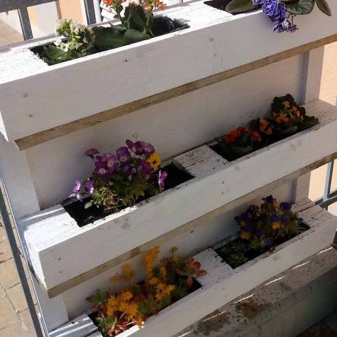 Vytvořte si květináč na pěstování bylinek a květin z dřevěné palety
