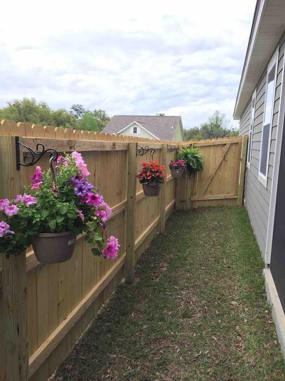 Zkrášlete si Váš zahradní plot nebo zeď – Krásné nápady na dekorace