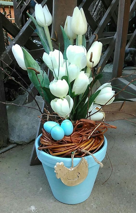 Využijte staré květináče k výrobě krásných dekorací na jarní měsíce