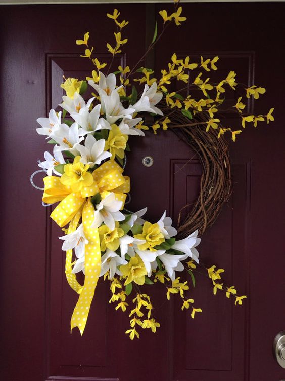 Krásné nápady na jarní dekorace, které ozdobí Vaše vchodové dveře a terasu