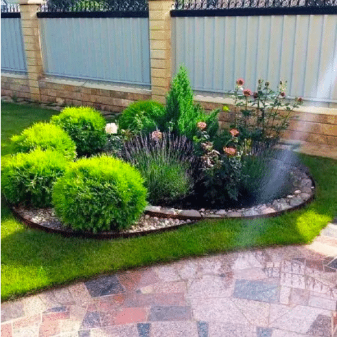 Stačí Vám levný oddělovač trávníků a takto si můžete vylepšit zahradu