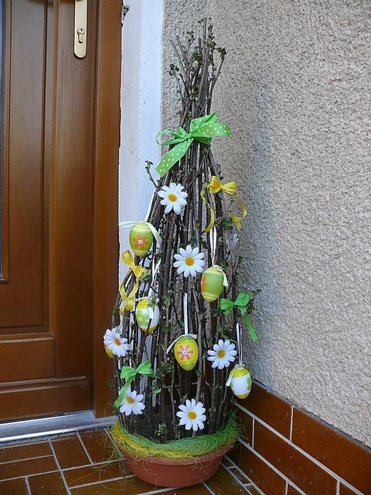 Využijte starý květináč a proutky: 25+ krásných inspirací před vchodové dveře