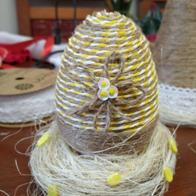 Jednoduchý způsob, jak originálně zkrášlit velikonoční vejce: Využijte obyčejný provázek!