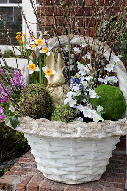 Nápady na jarní dekorace, které zkrášlí každou terasu, zahradu i balkón