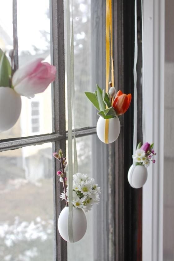 Přivítejte jaro již v oknech: Inspirace na krásné dekorace, které vyzdobí Vaše okna!