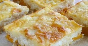 Recept na tvarohový koláč s broskvemi