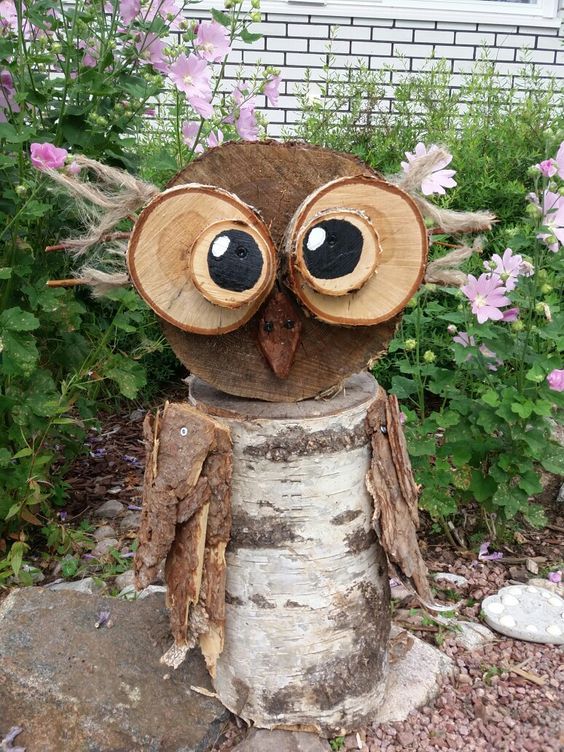 Z odpadového dřeva vytvořili zahradní postavičky a zvířátka: 30+ překrásných nápadů!