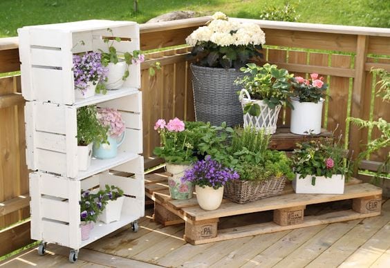 Krásné nápady na výzdobu balkónu nebo terasy na jarní měsíce – Vytvořte si krásné dekorace