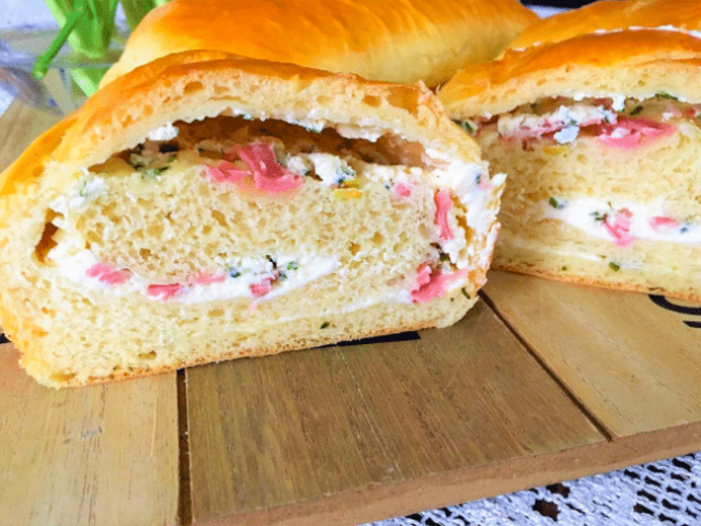 Recept na slaný kynutý jemný chlebík s naplní