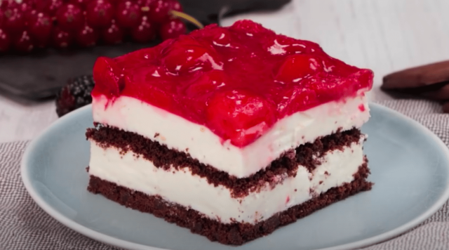 Recept na vynikající rychlý jahodový koláč bez pečení