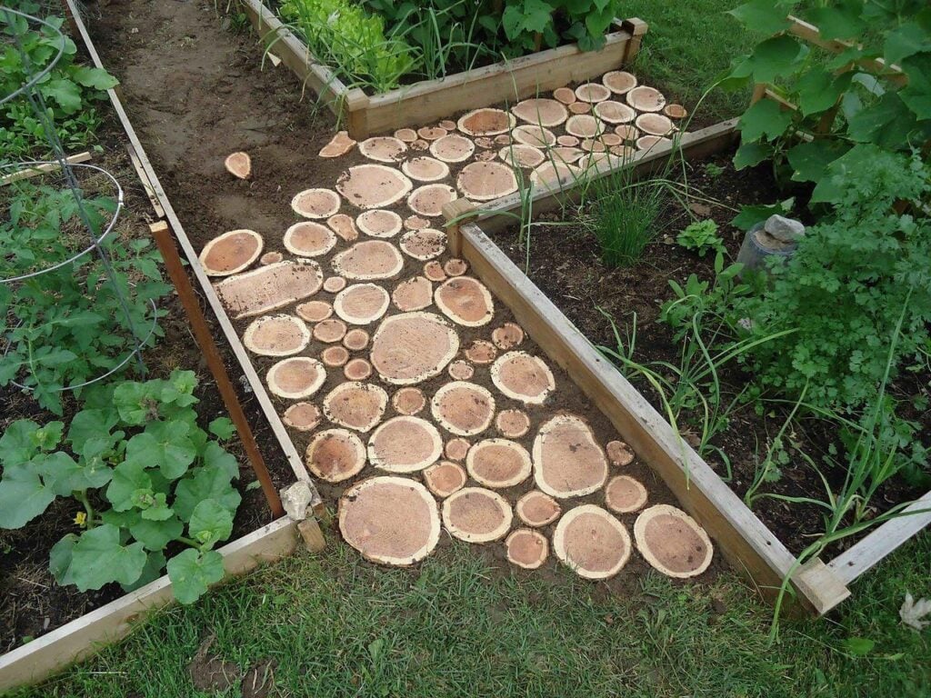 zahradní chodníčky ze dřeva