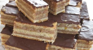 Milujete čokoládu a ořechy? Připravte si tyto řezy s jablky Recept na řezy s jablky