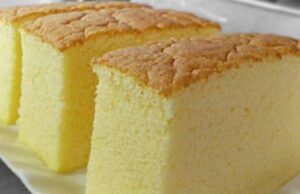 Jednoduchý piškotový dort, na který vám postačí základní ingredience