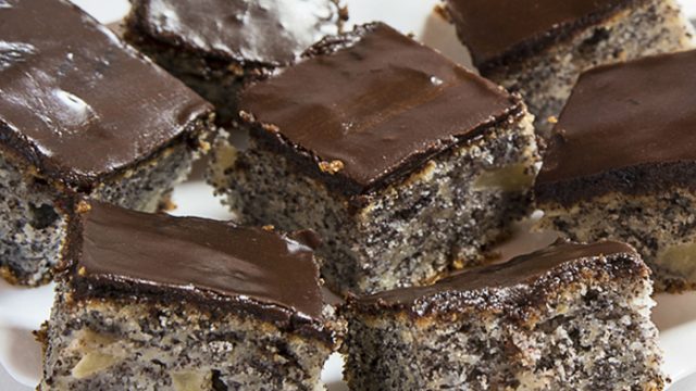 Jablečná buchta se smetanou a mákem: Recept zde