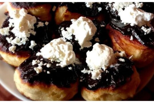 Kefírové vdolky s povidly a tvarohem: Rychlé, nadýchané a lahodné Kefírové vdolky s povidly a tvarohem: Rychlé, nadýchané a lahodné