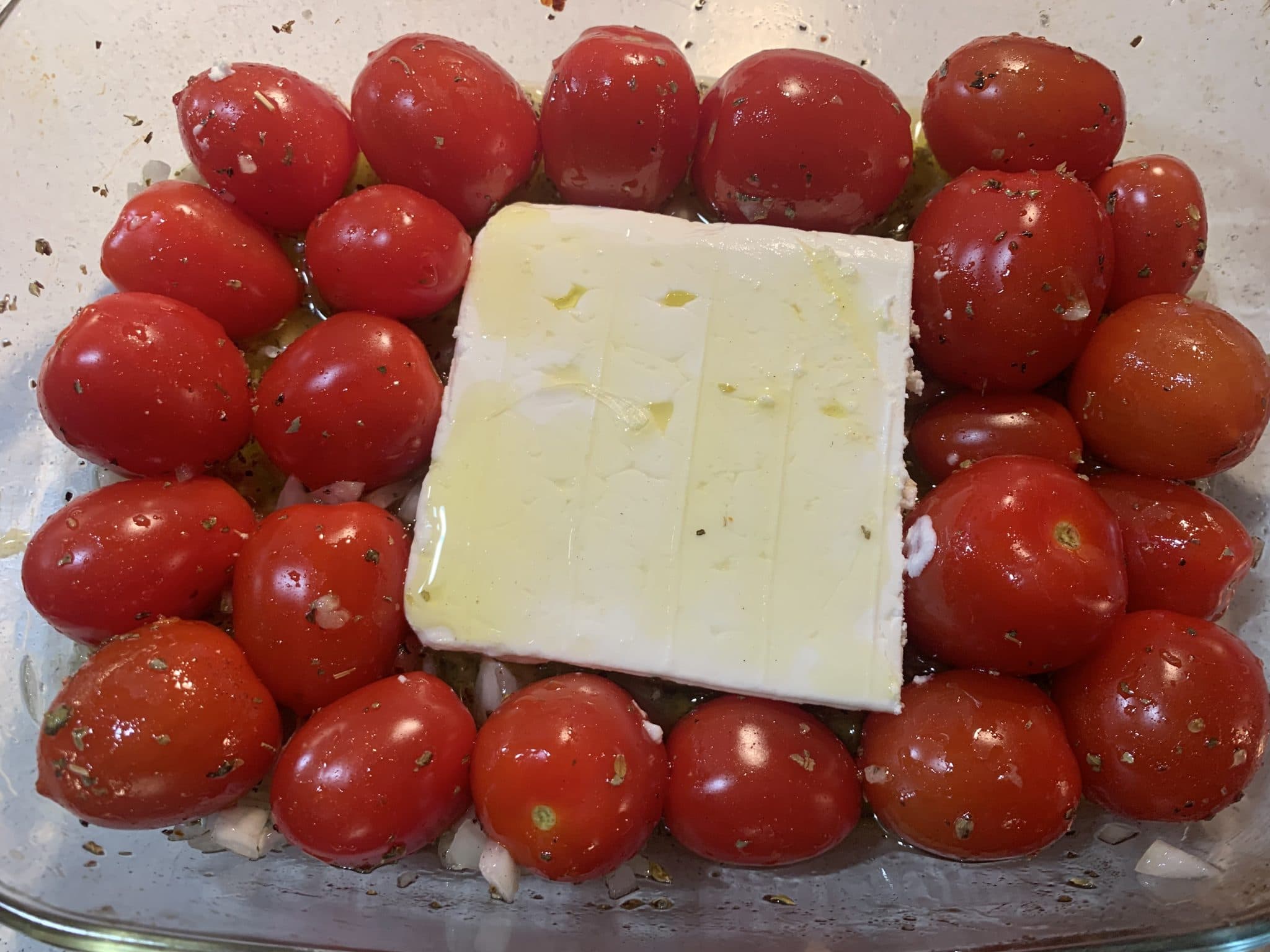 tip na rychlý a chutný oběd: těstoviny s pečenou fetou a cherry rajčátky!