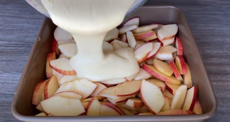 Úžasný podzimní koláč plný jablek – vyzkoušejte ho i vy