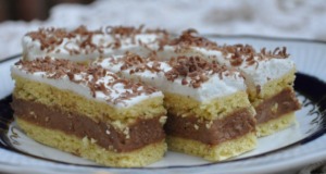 Žloutkové řezy s čokoládovým krémem – jednoduchý recept a úžasná chuť dezrts