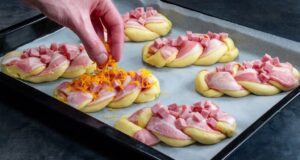 Recept na domácí housky se slaninou a sýrem