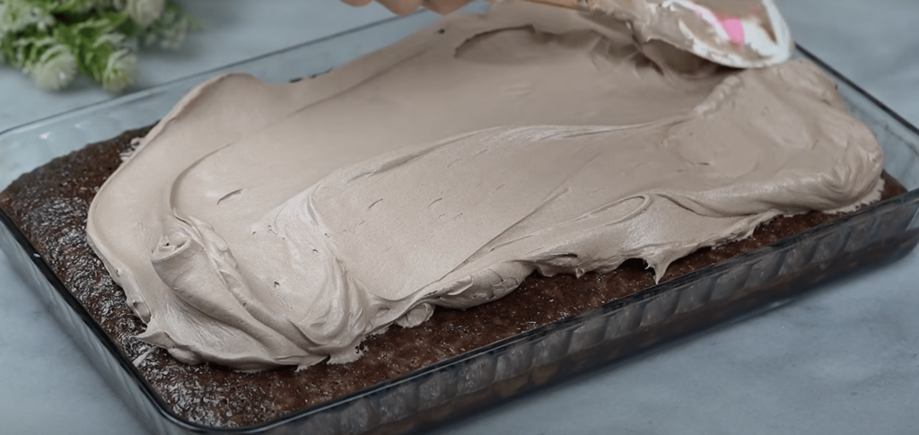 rychlý a lehký čokoládový koláč připravený pomocí mixéru