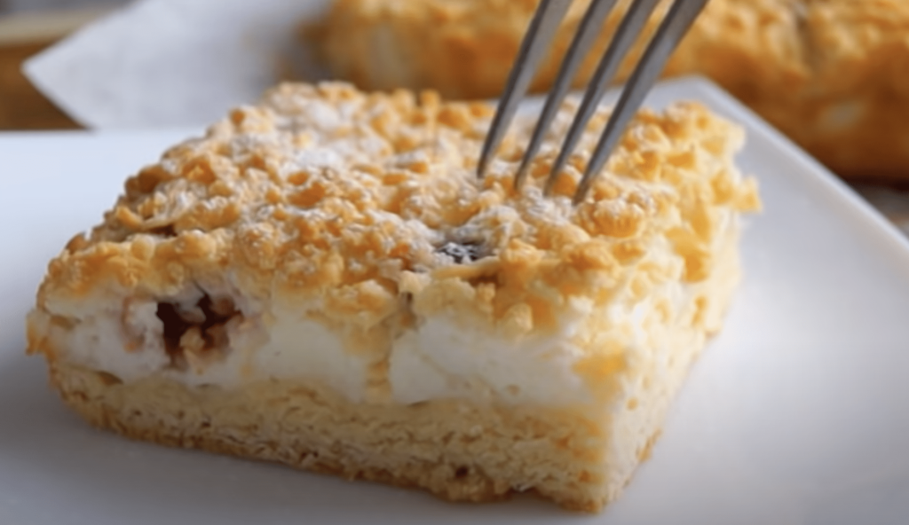 Úžasný recept na chutný koláč se zakysanou smetanou – recept si uložte!
