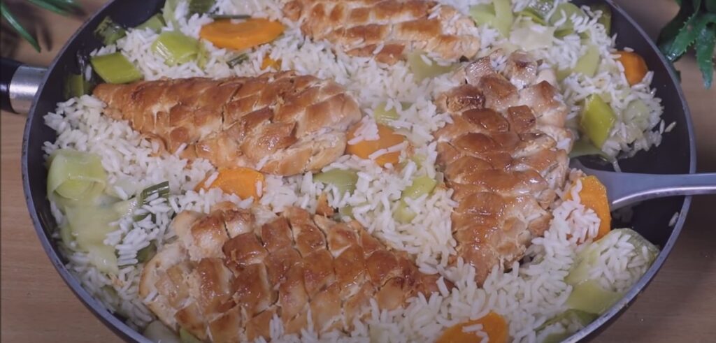 jednoduchý a chutný recept z jedné pánve – kuřecí prsa se zeleninou a rýžá