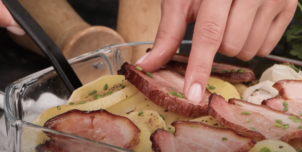skvělý tip na nedělní oběd – obložené vepřové maso z jedné mísy