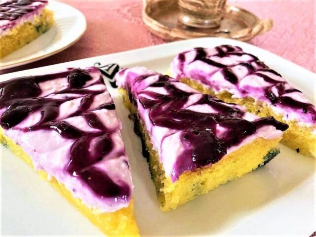 vynikající borůvkové řezy se smetanou a tvarohem, které si zamilujete!