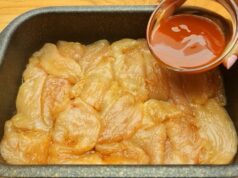 zapečená kuřecí prsa s bramborami- jednoduchý a rychlý oběd z trouby 