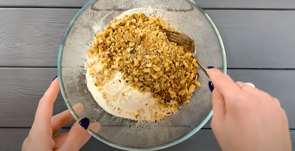 ten nejjednodušší recept na vynikající jablečný koláč s vlašskými ořechy!