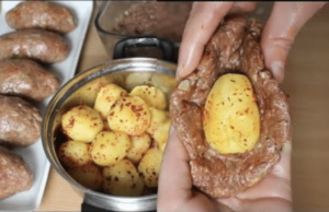 brambory zabalte do mletého masa a uložte do zapékací mísy – chutné a rychlé rolky