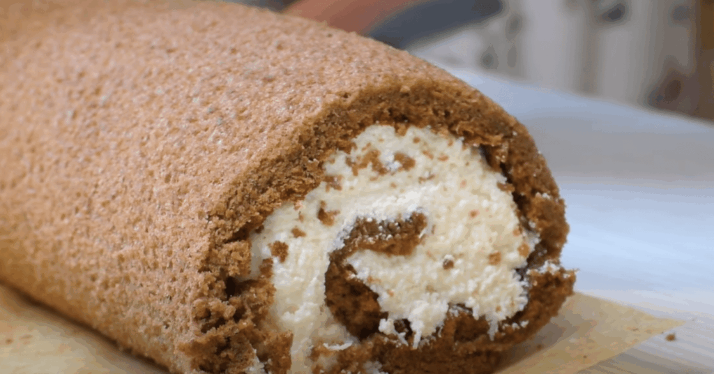 rychlý recept na čokoládovou roládu s tvarohovým krémem Chutná úžasně.