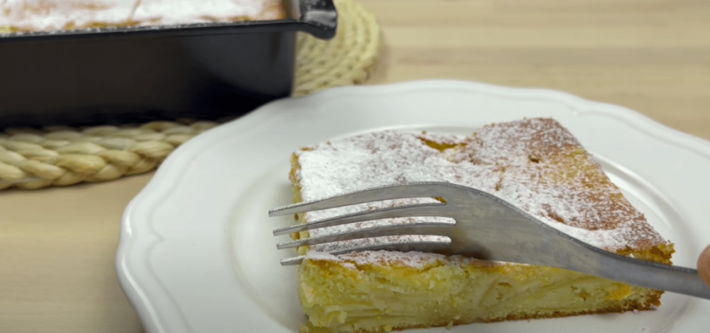 jednoduchý recept na jablečný koláč, který má úžasnou chuť