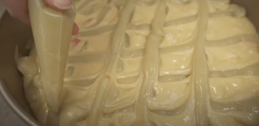 snadný a chutný jablečný koláč s vanilkovým krémem – vyzkoušejte ho