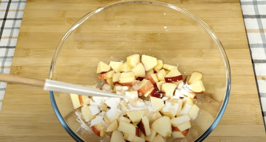 vynikající dort s ořechovým těstem, jablky a chutným krémem – doporučujeme