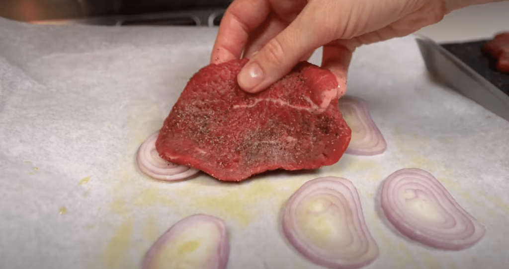 obložené hovězí maso z trouby – velmi chutný a jednoduchý recept 