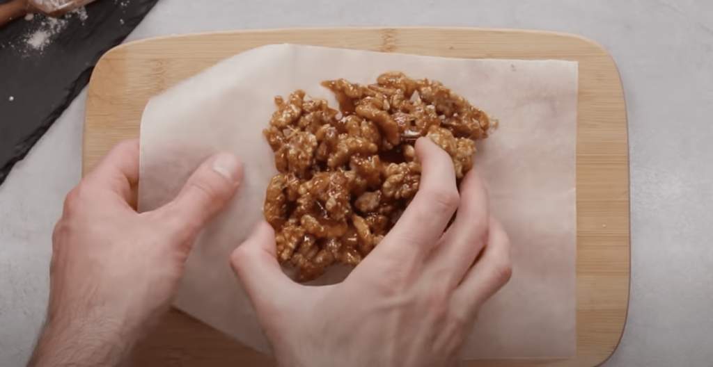 nejoblíbenější recept na dort s ořechy a jablky – uložte si ho