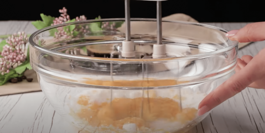 rychlý a chutný koláč – stačí vám 4 vejce a bílí jogurt 