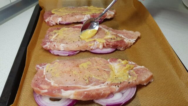 zapečené řízky pod sýrovo-bramborovou peřinkou – velmi chutný recept